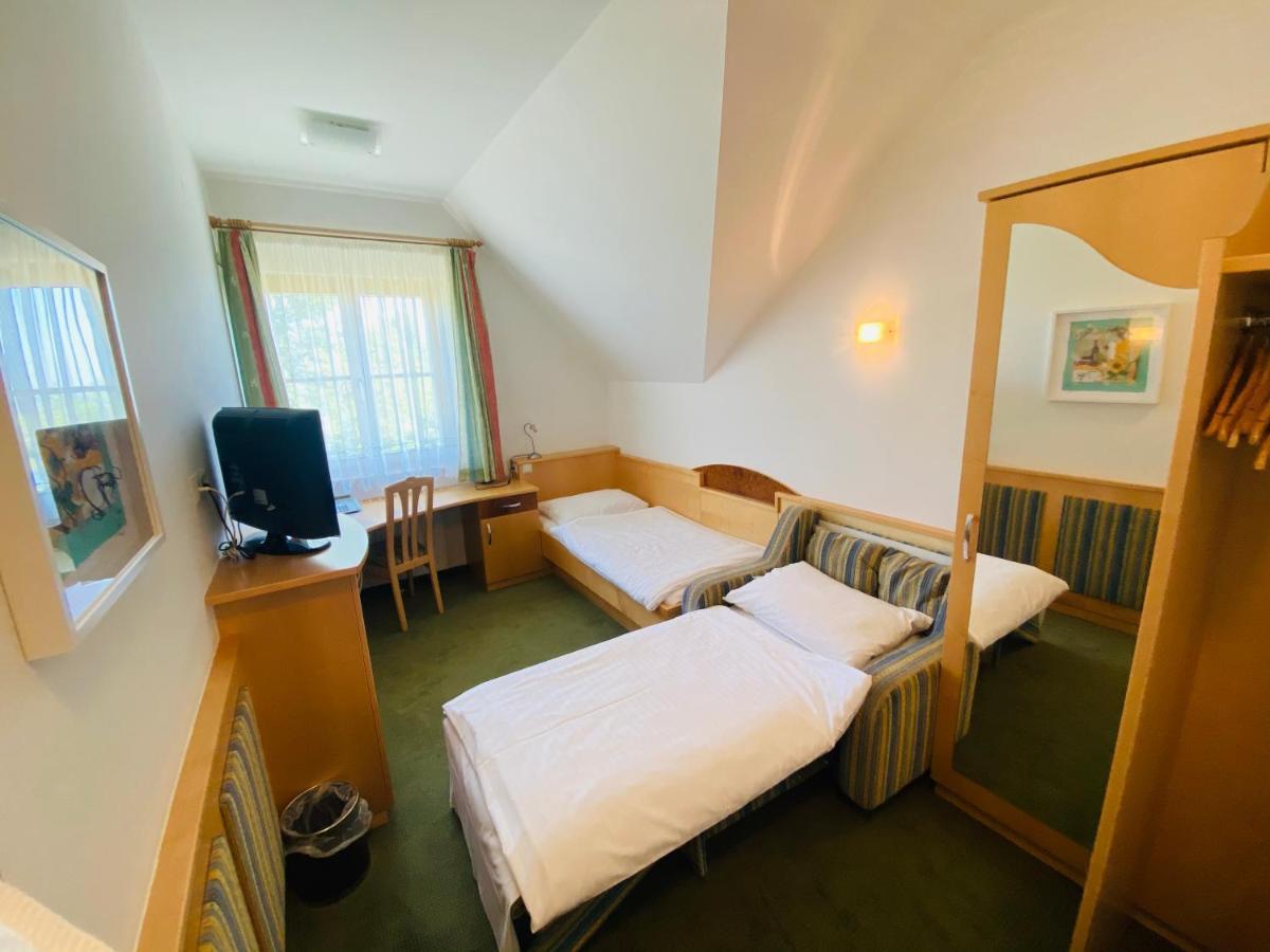 Hotel Stich Manhartsbrunn ภายนอก รูปภาพ