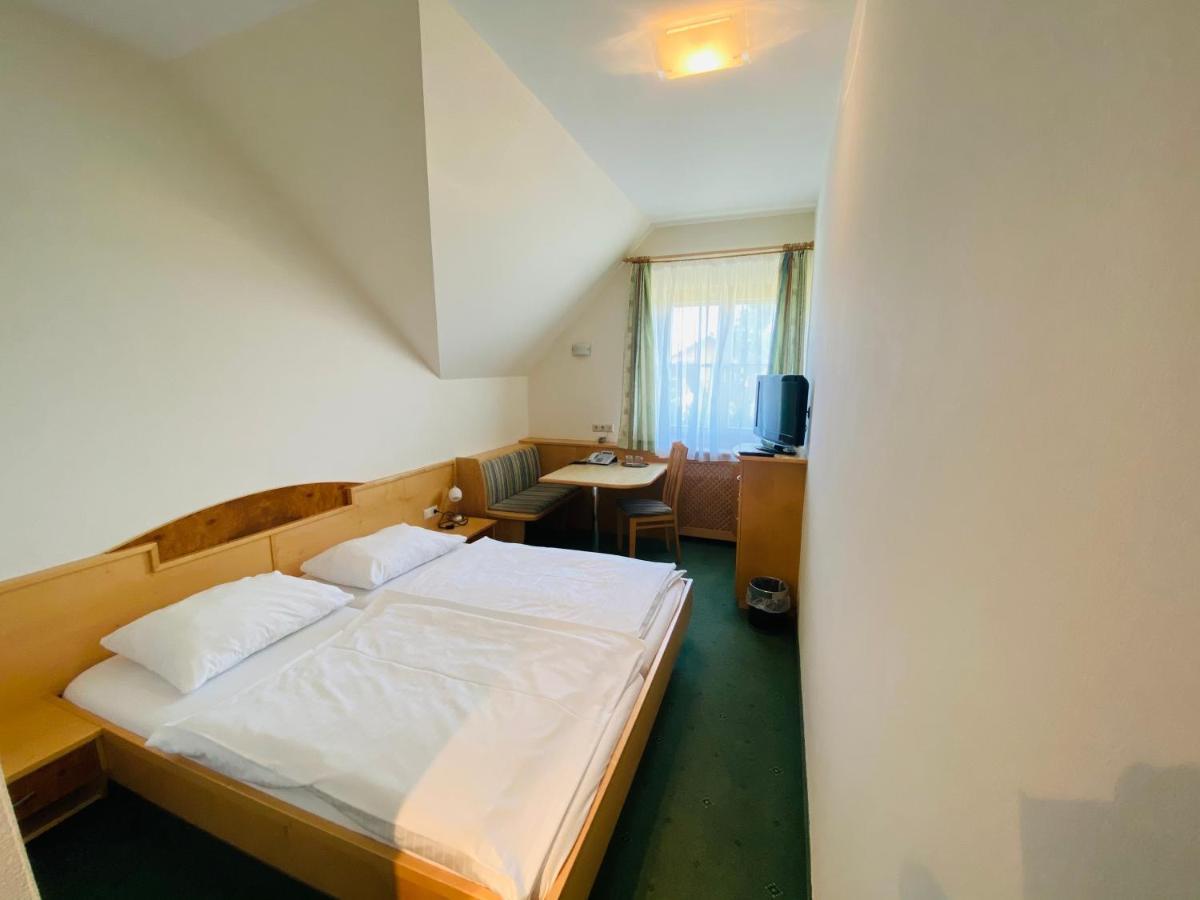 Hotel Stich Manhartsbrunn ภายนอก รูปภาพ
