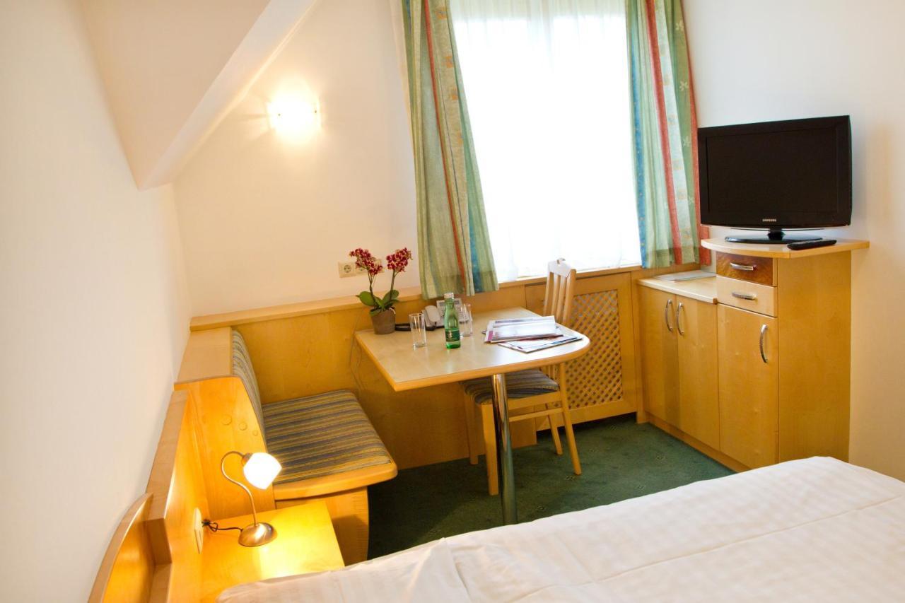 Hotel Stich Manhartsbrunn ภายนอก รูปภาพ