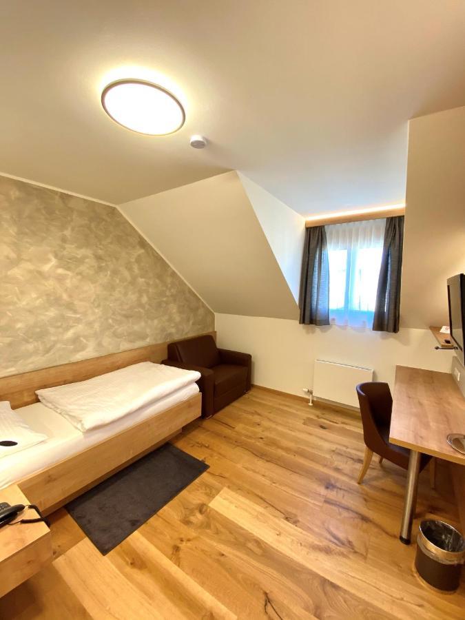 Hotel Stich Manhartsbrunn ภายนอก รูปภาพ