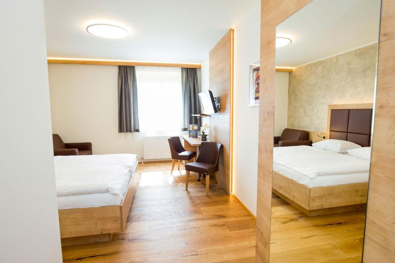 Hotel Stich Manhartsbrunn ภายนอก รูปภาพ